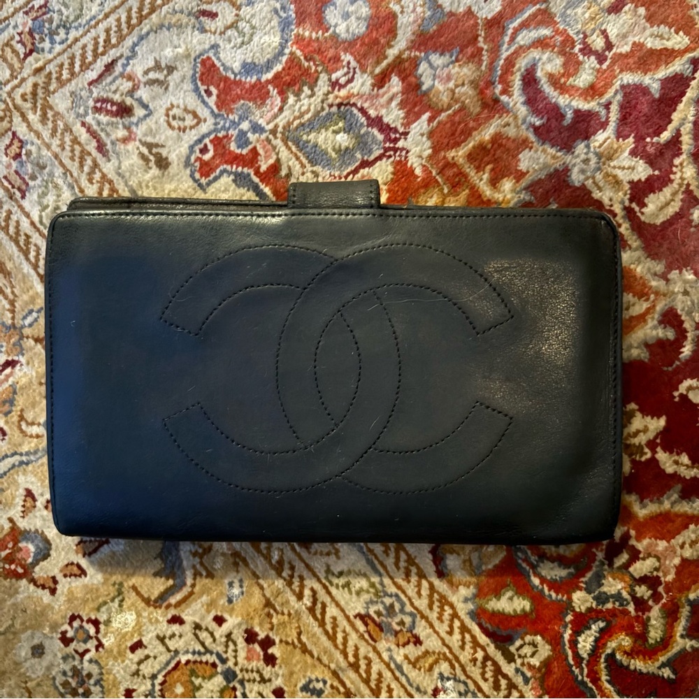 CHANEL Classic Black Leather Clutch - Picture 2 of 16